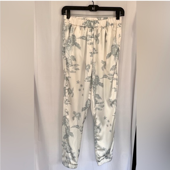 VINTAGE HAVANA silky pants with cinched leg. Casual, beachy, tropical print - Picture 4 of 4